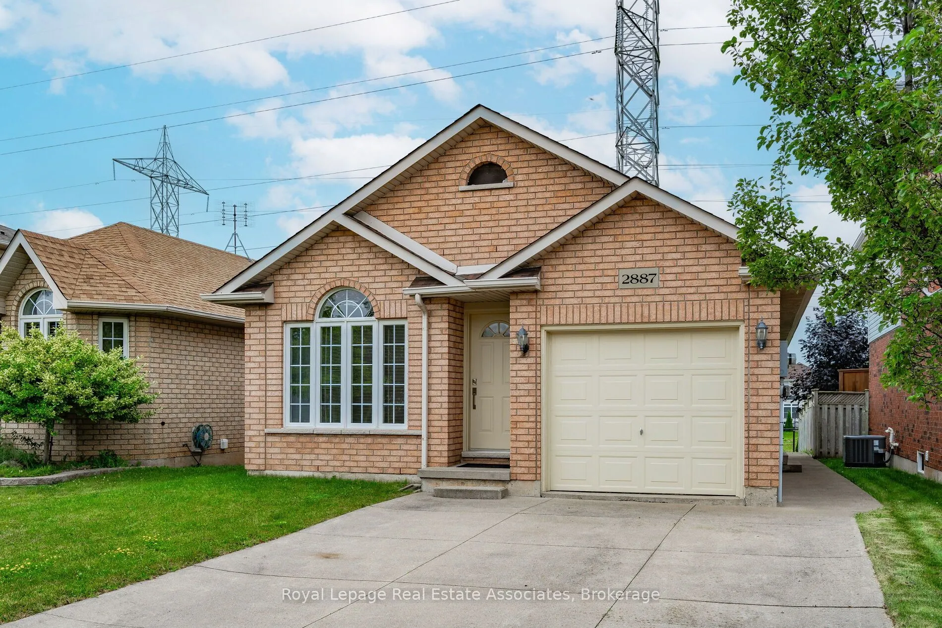2887 Darien Road N