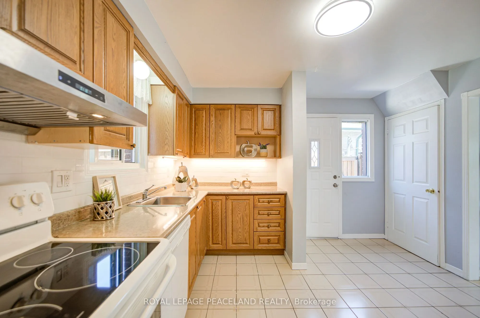 718 Eaglemount Crescent