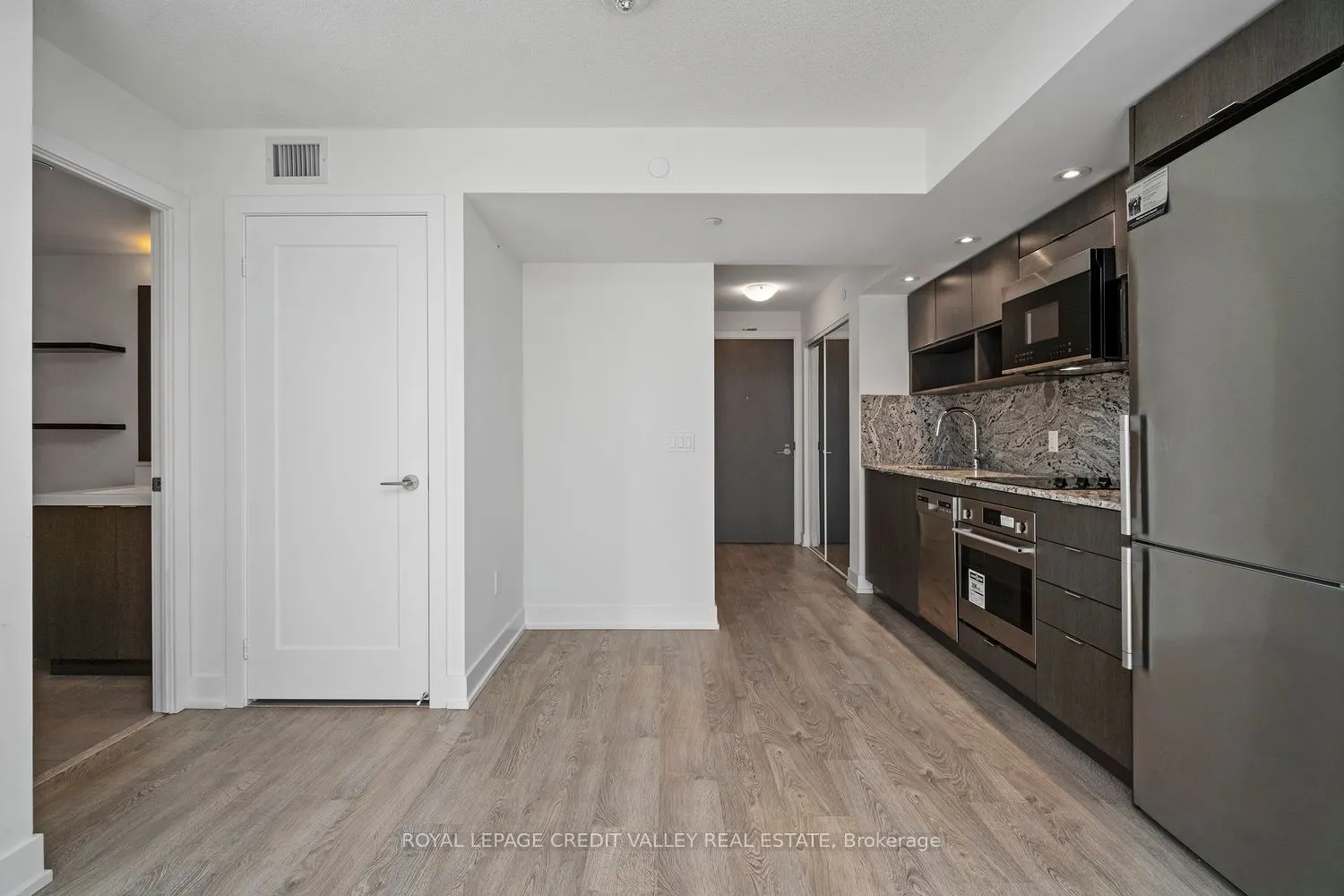 9 Mabelle Avenue, #2215