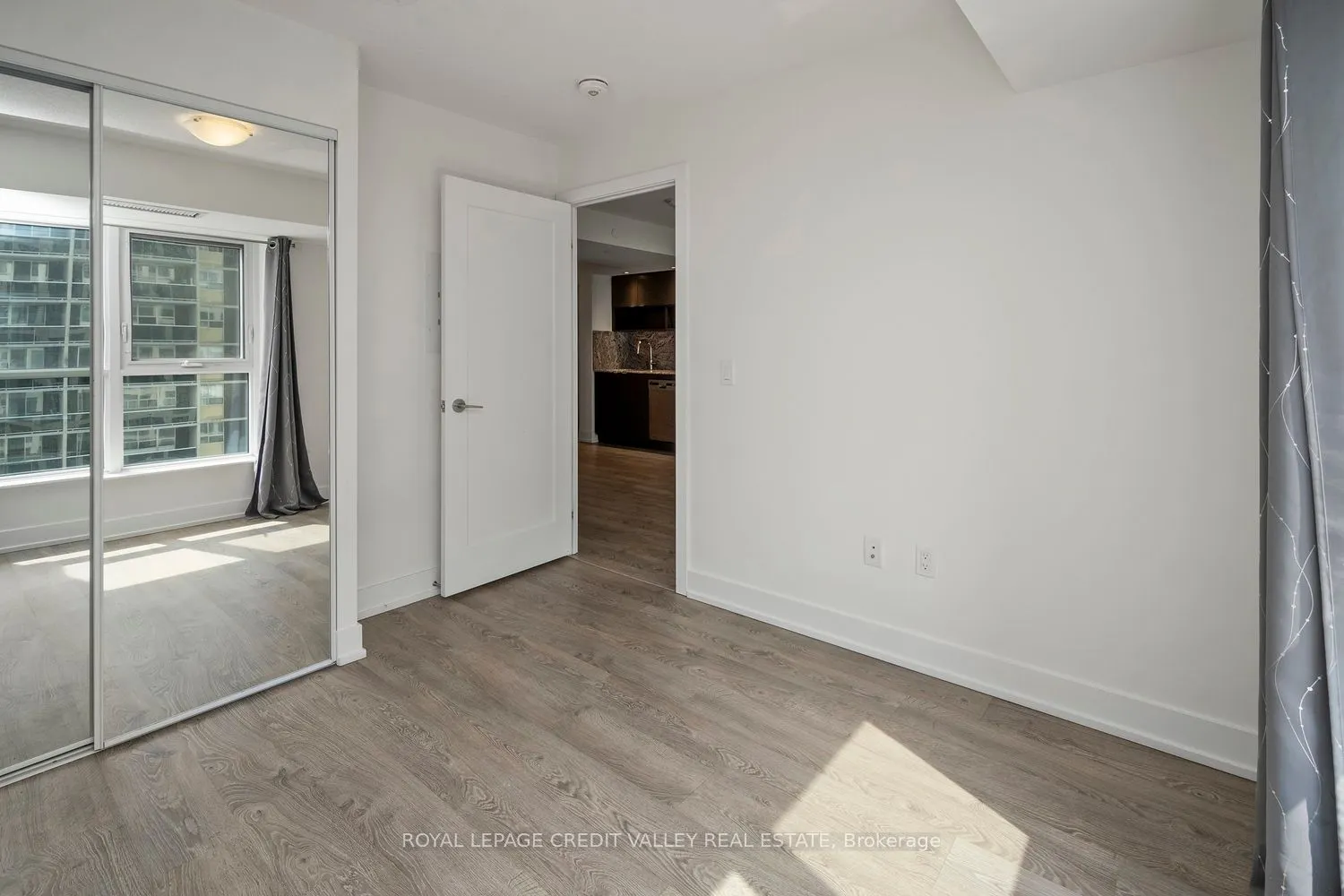 9 Mabelle Avenue, #2215