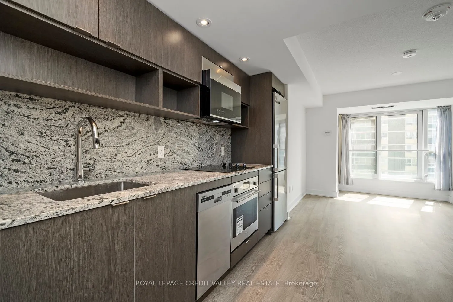 9 Mabelle Avenue, #2215