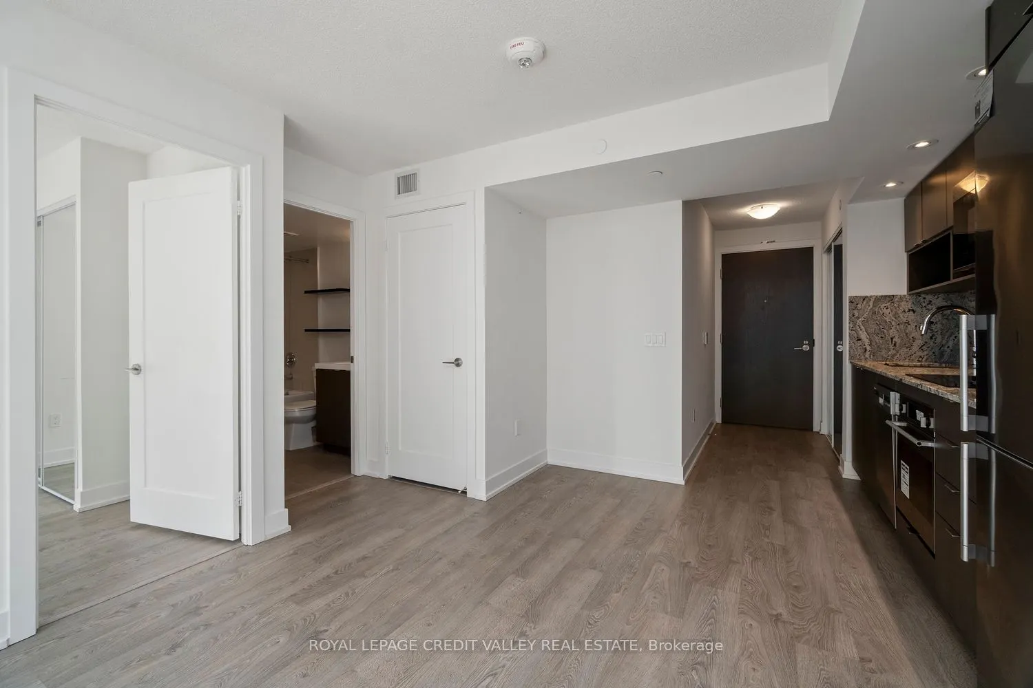 9 Mabelle Avenue, #2215