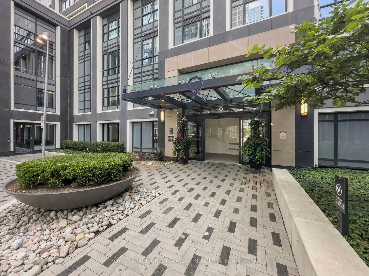 9 Mabelle Avenue, #2215