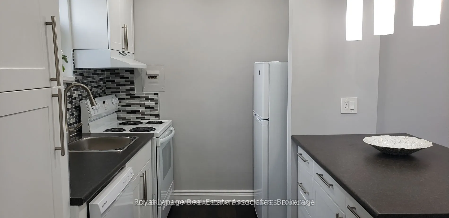 233 Lakeshore Road E