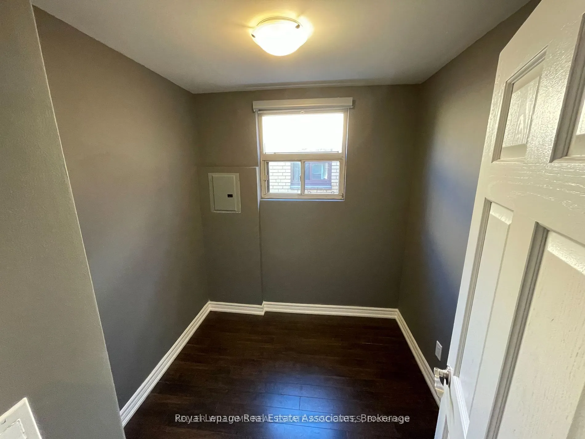 233 Lakeshore Road E