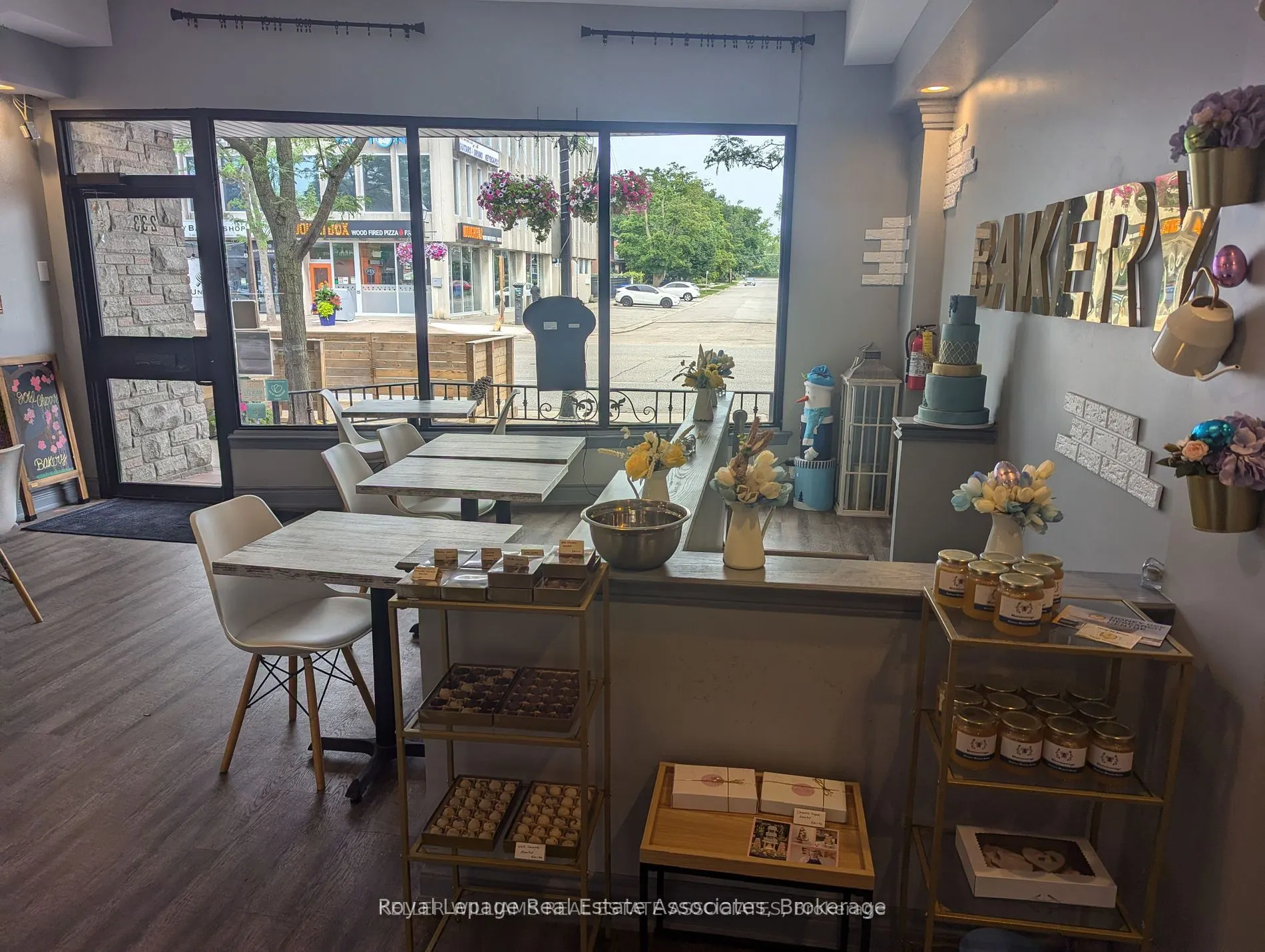 233 Lakeshore Road E