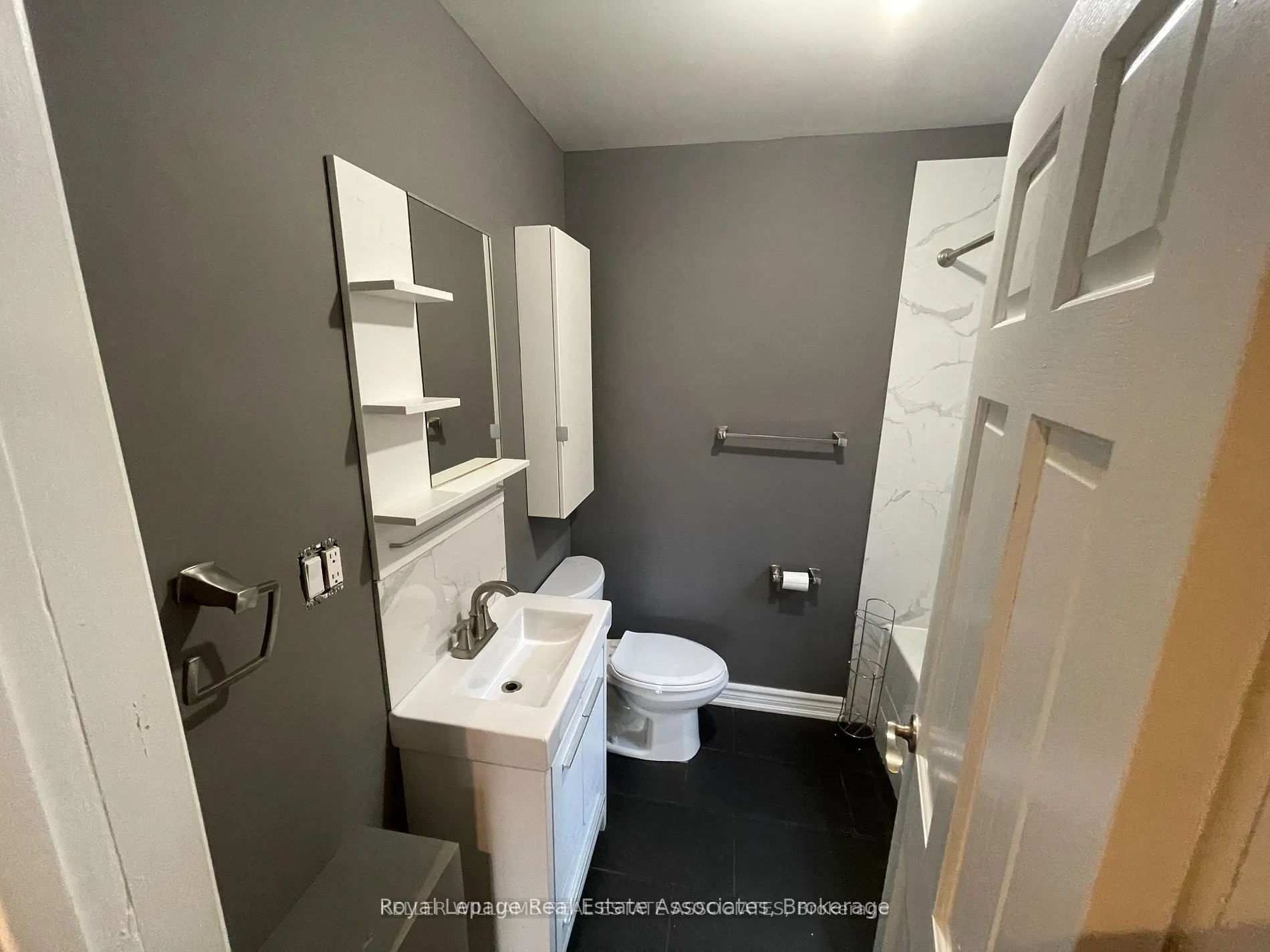 233 Lakeshore Road E