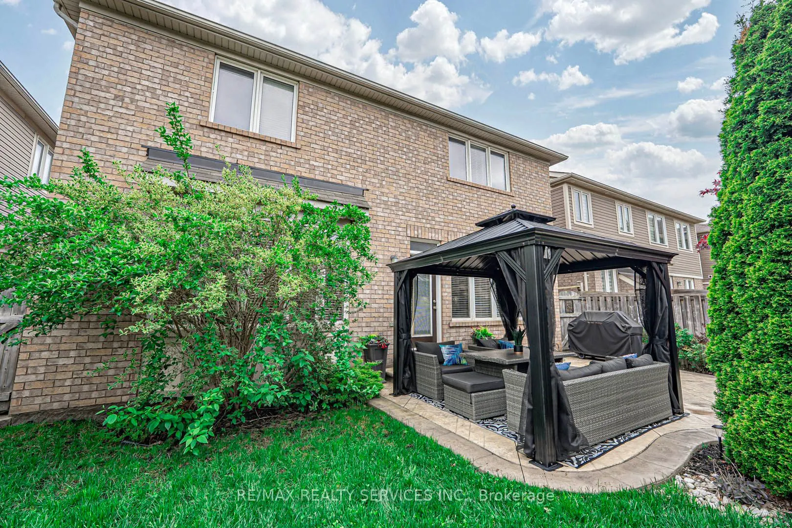 879 Etherington Way