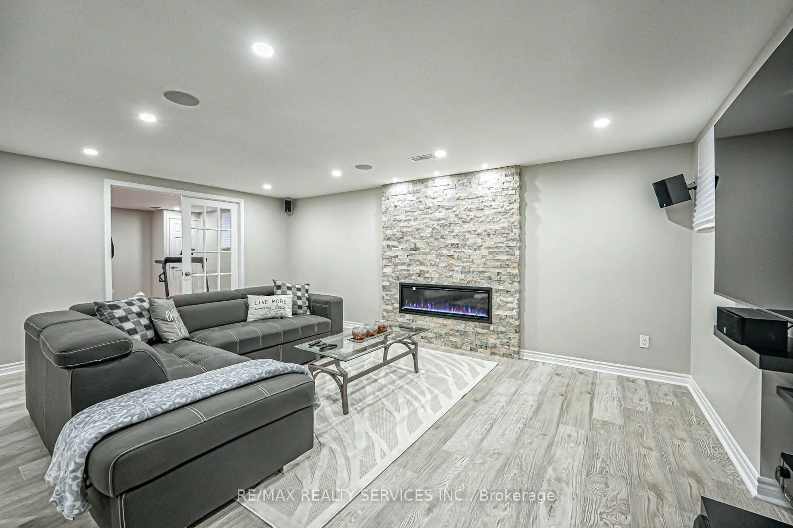 879 Etherington Way