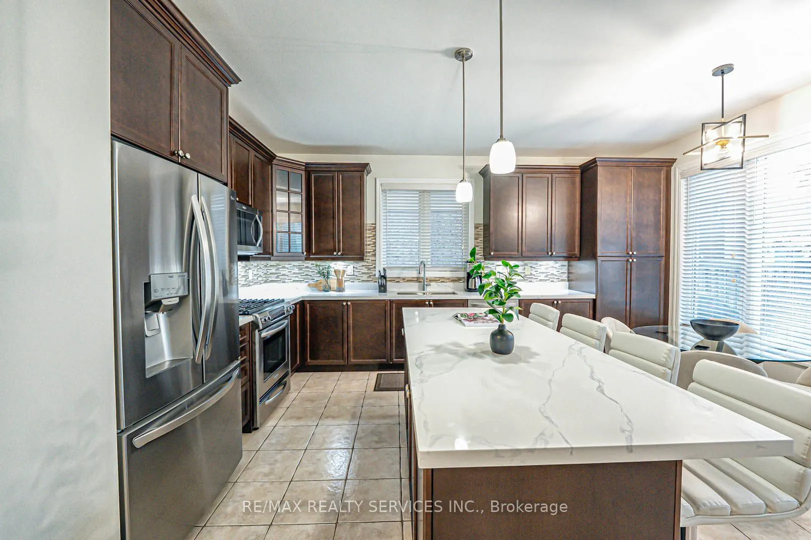 879 Etherington Way