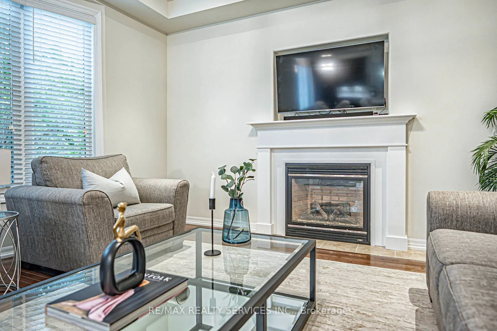 879 Etherington Way