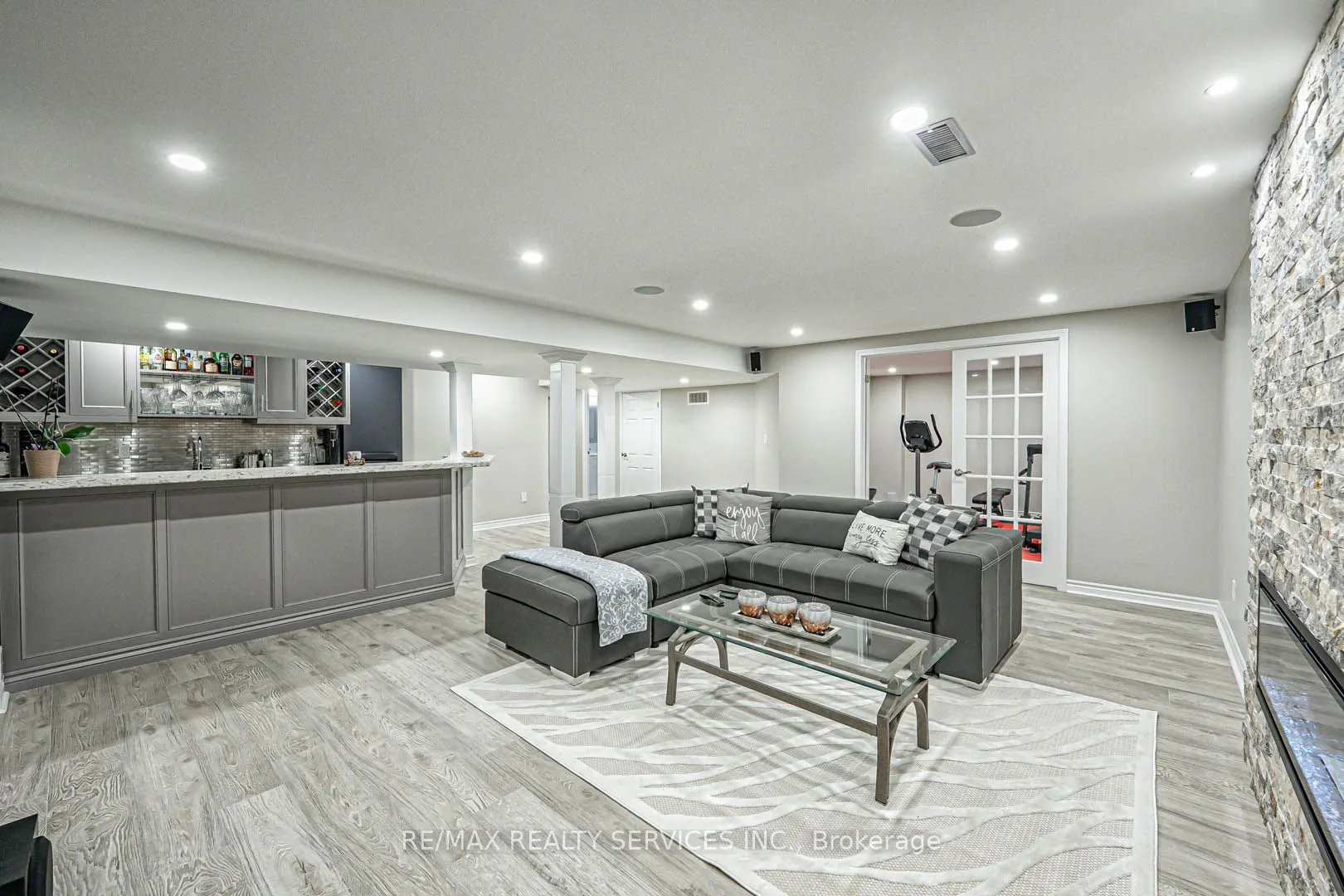 879 Etherington Way