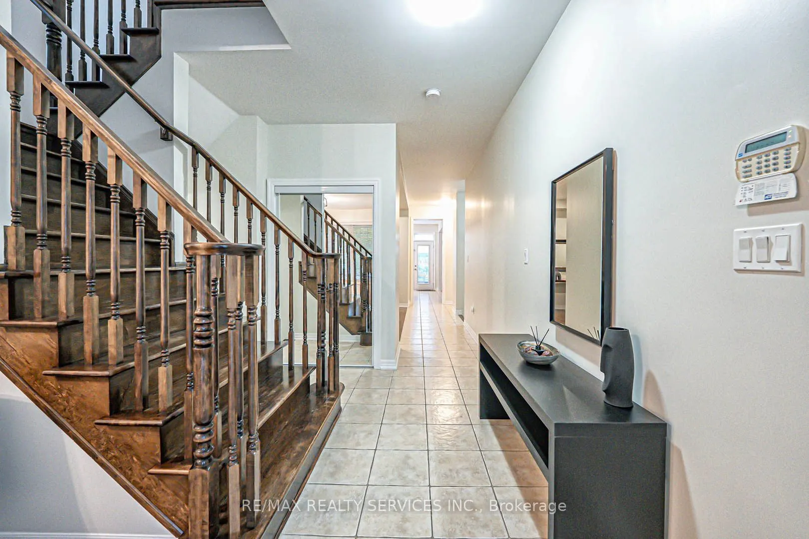 879 Etherington Way
