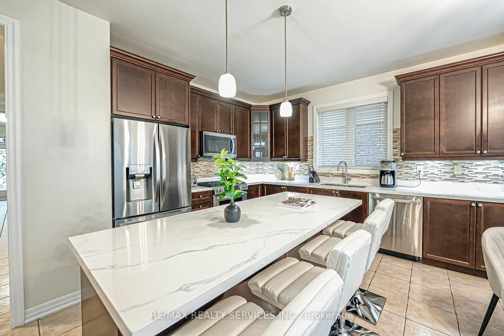 879 Etherington Way