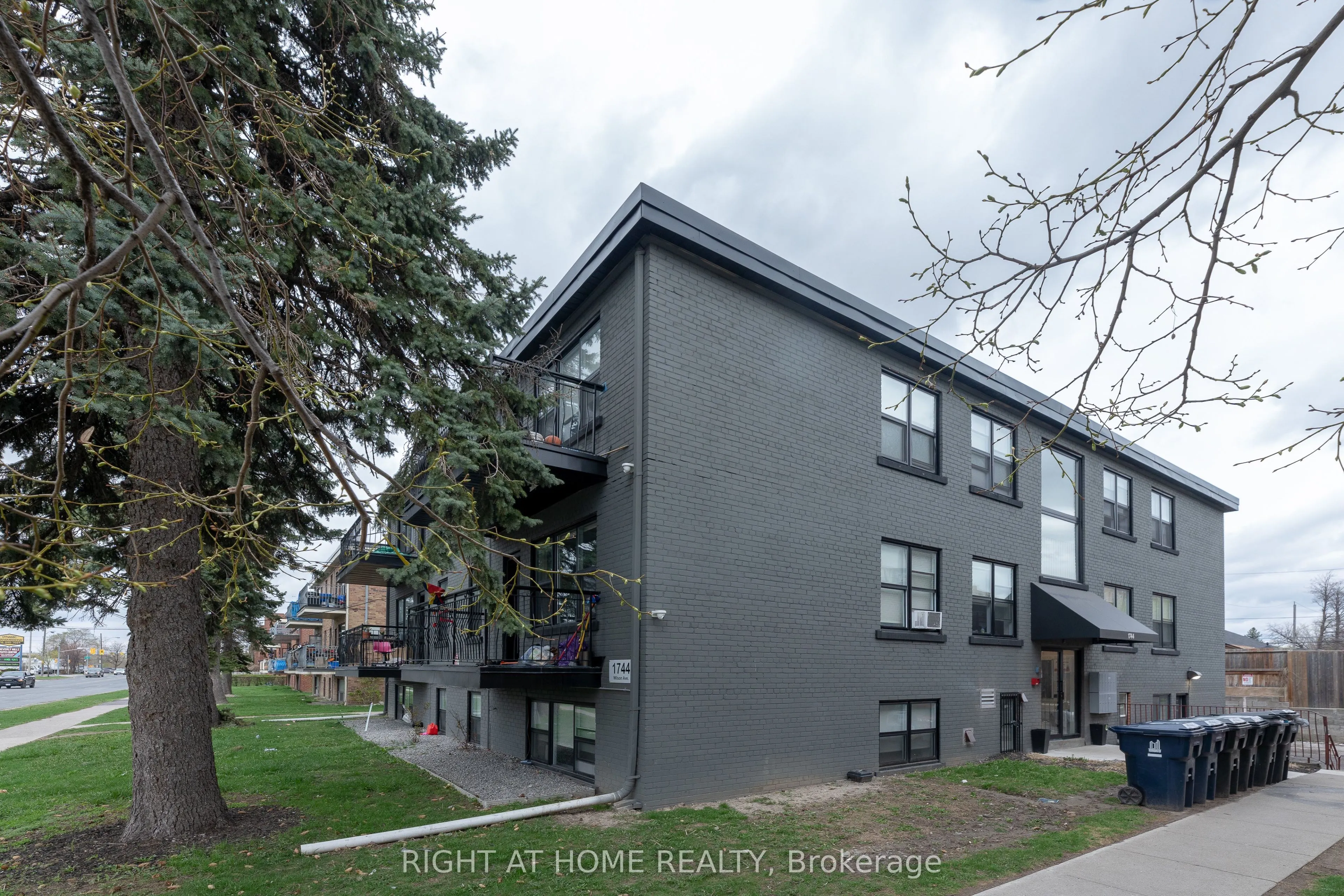 1744 Wilson Avenue, #11