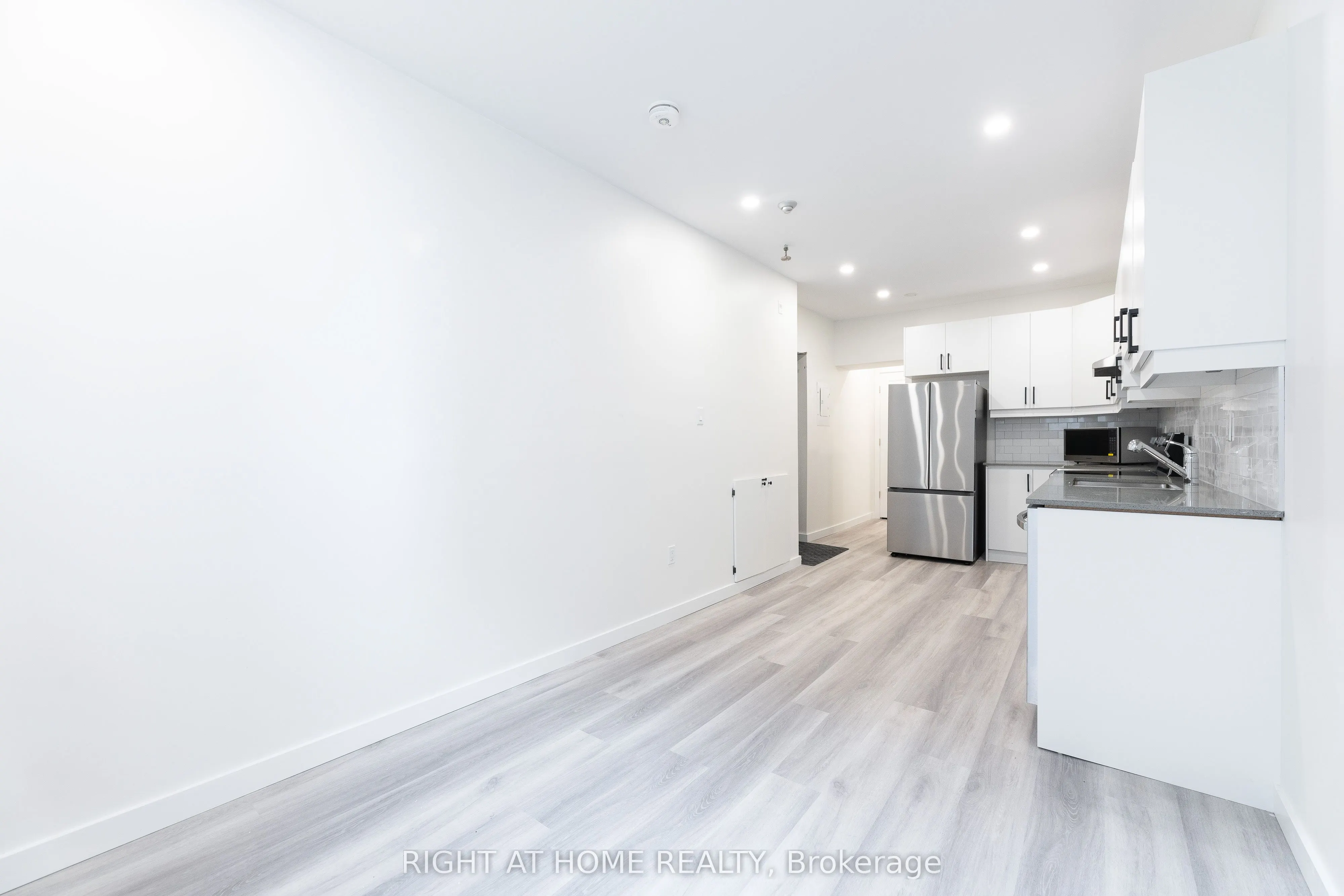 1744 Wilson Avenue, #11