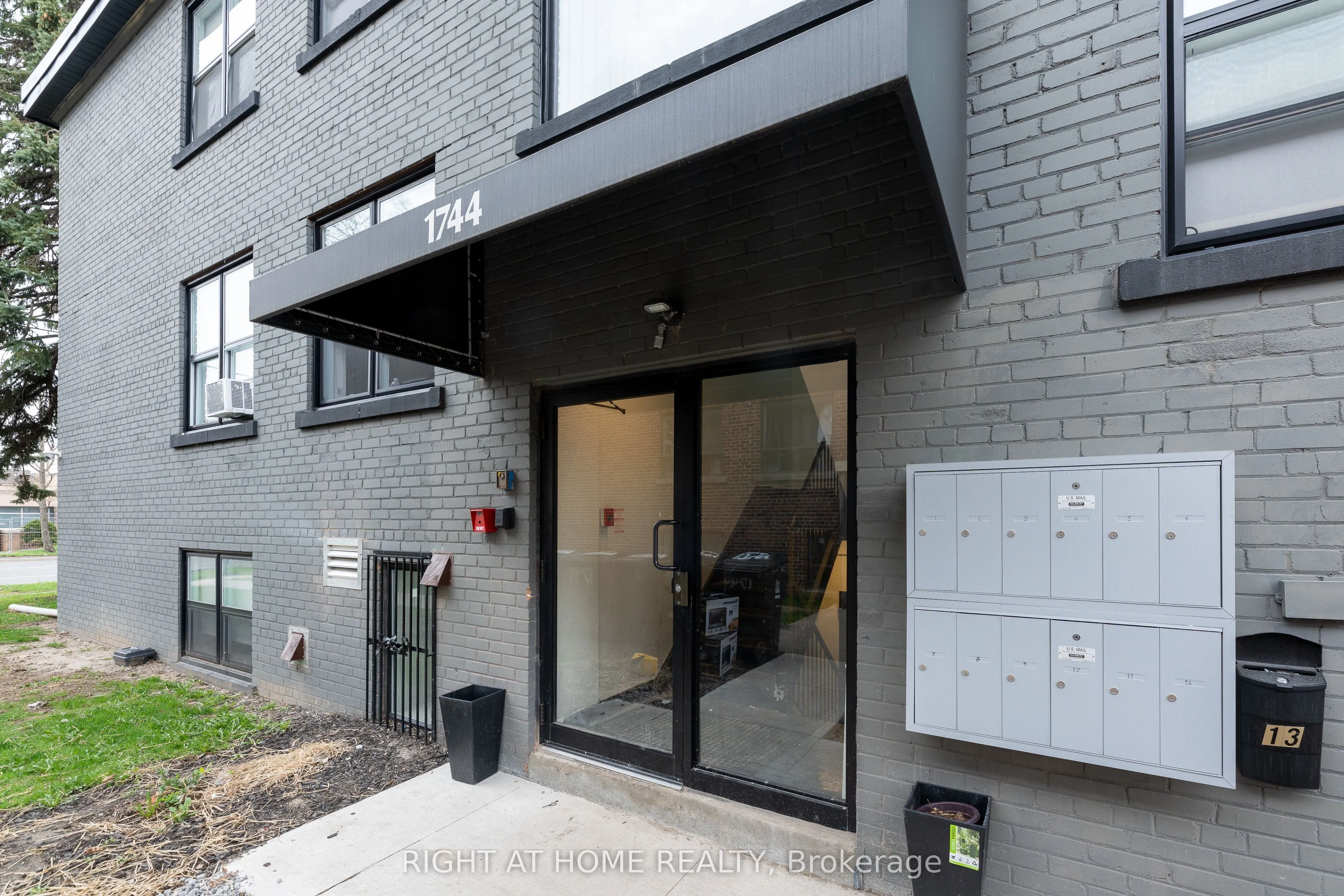 1744 Wilson Avenue, #11