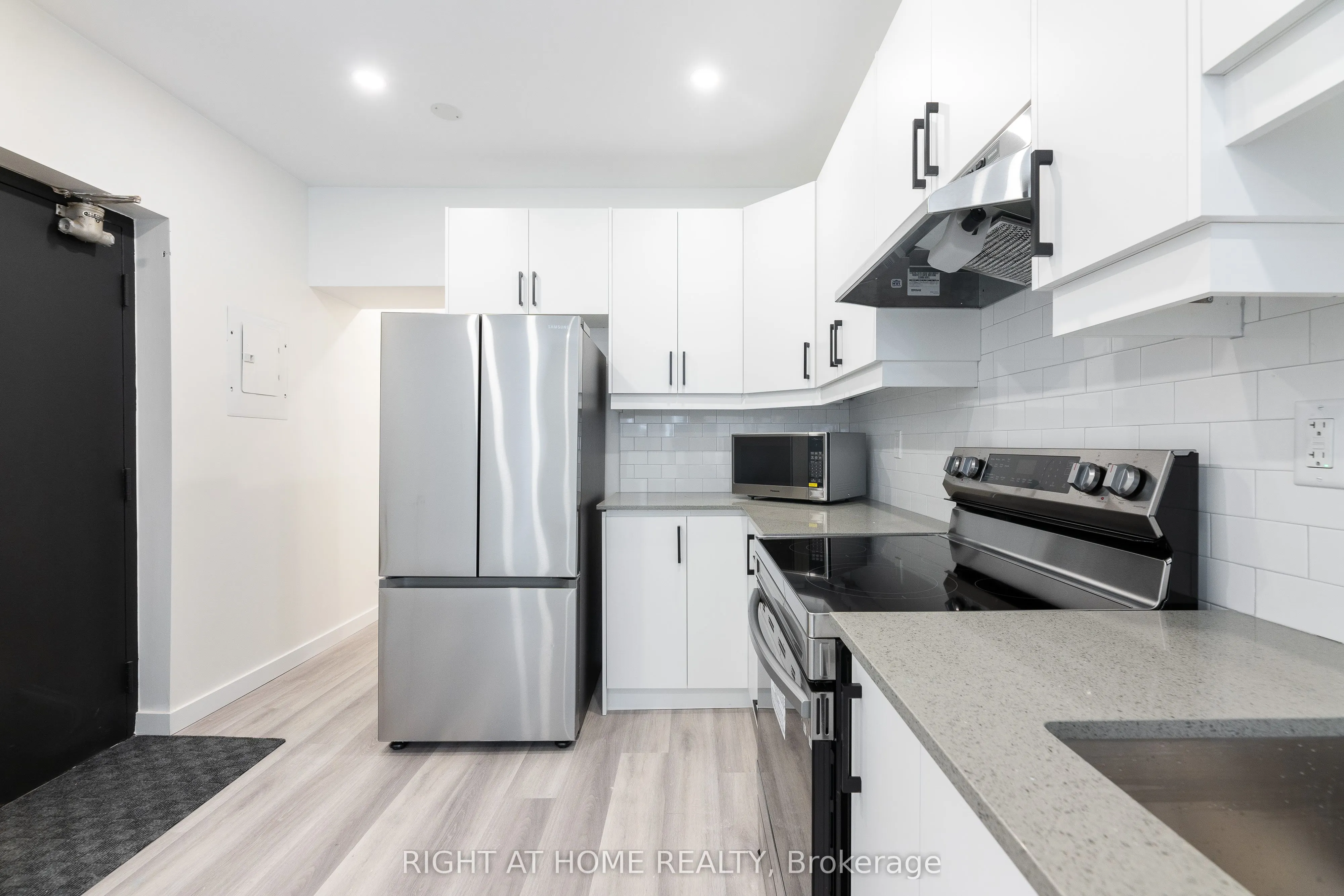 1744 Wilson Avenue, #11