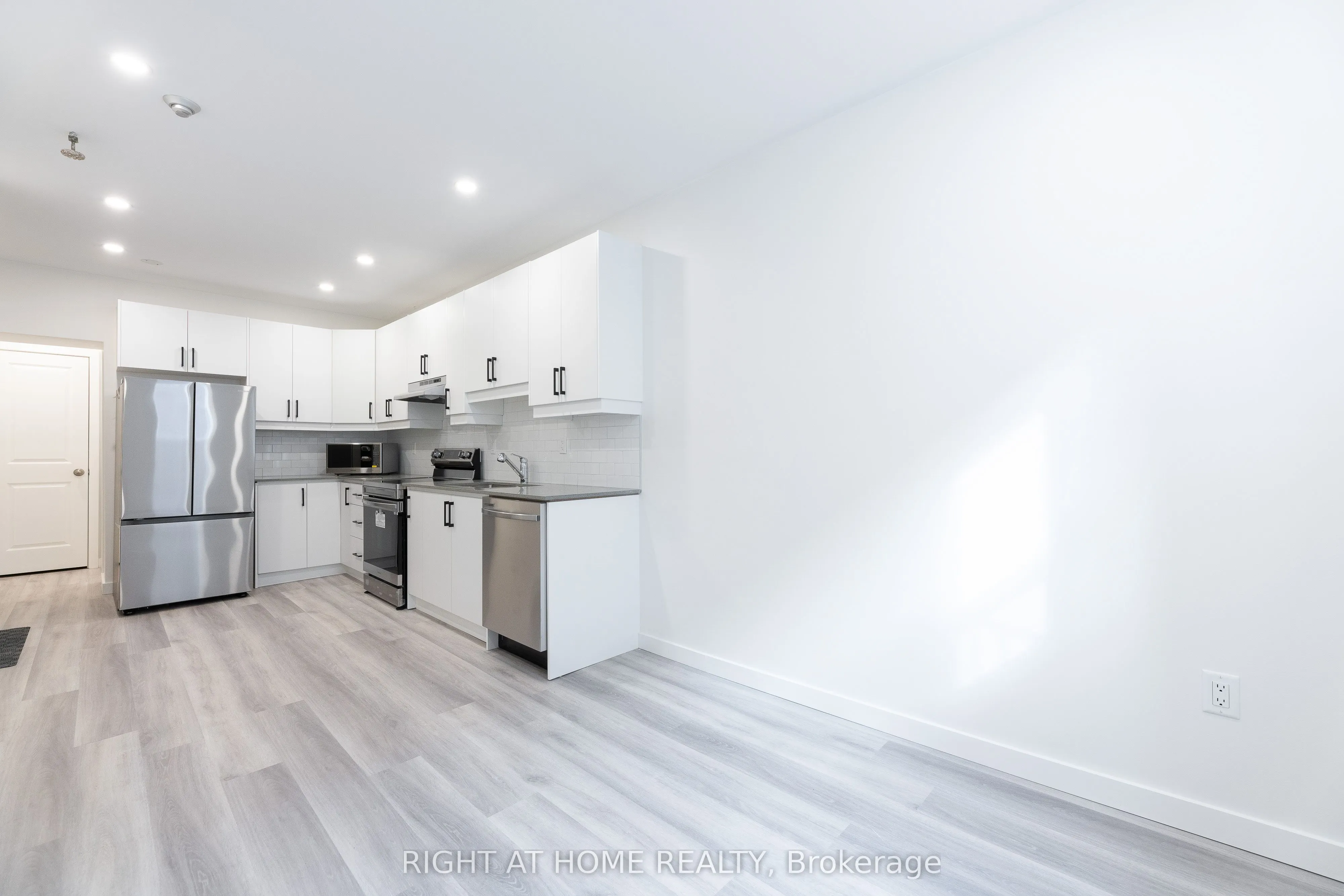 1744 Wilson Avenue, #11
