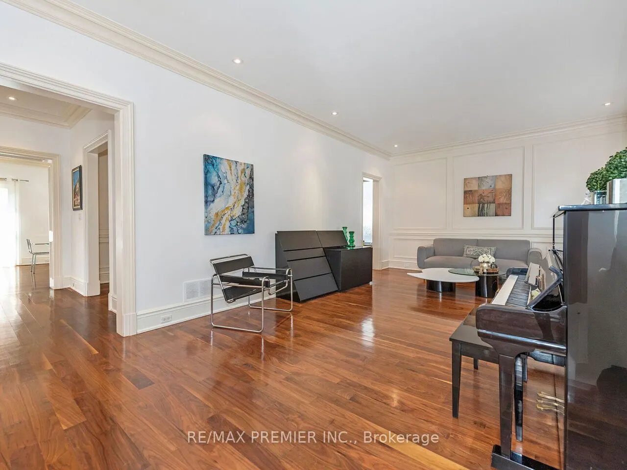 35 Yorkdale Crescent