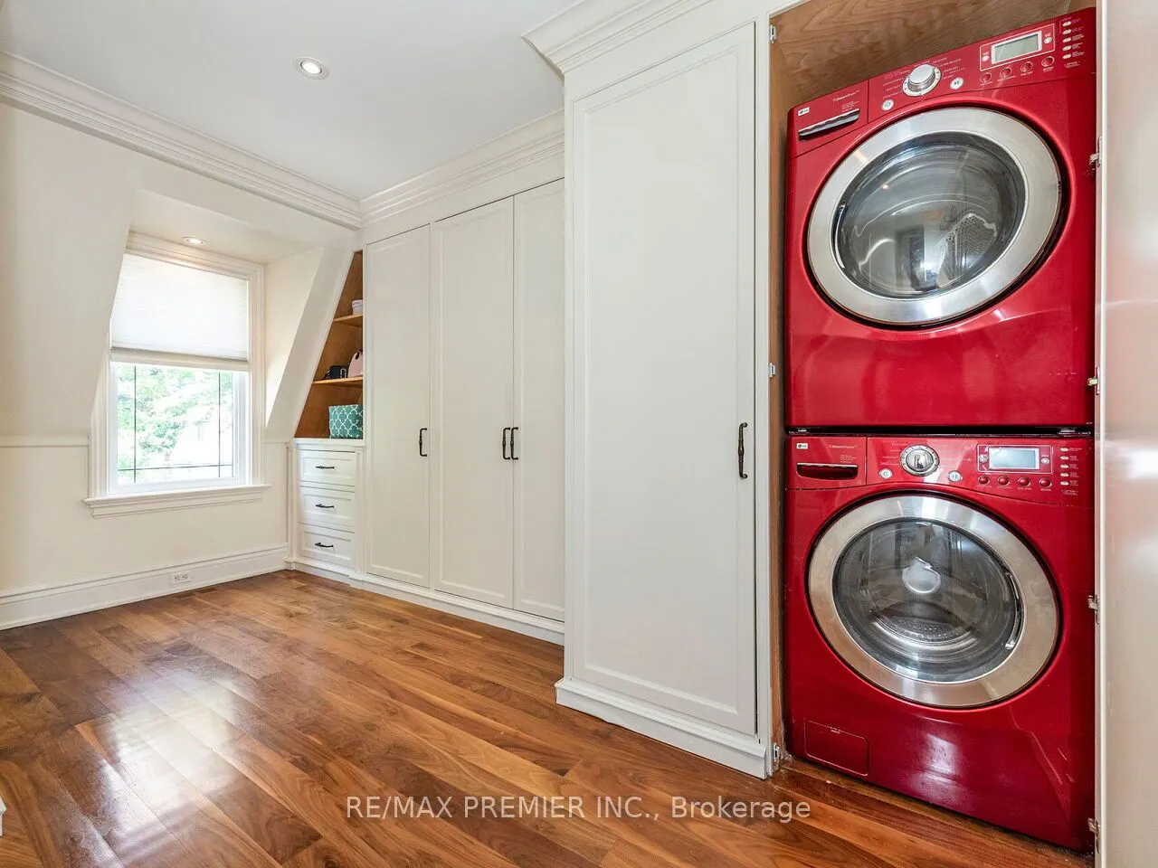 35 Yorkdale Crescent