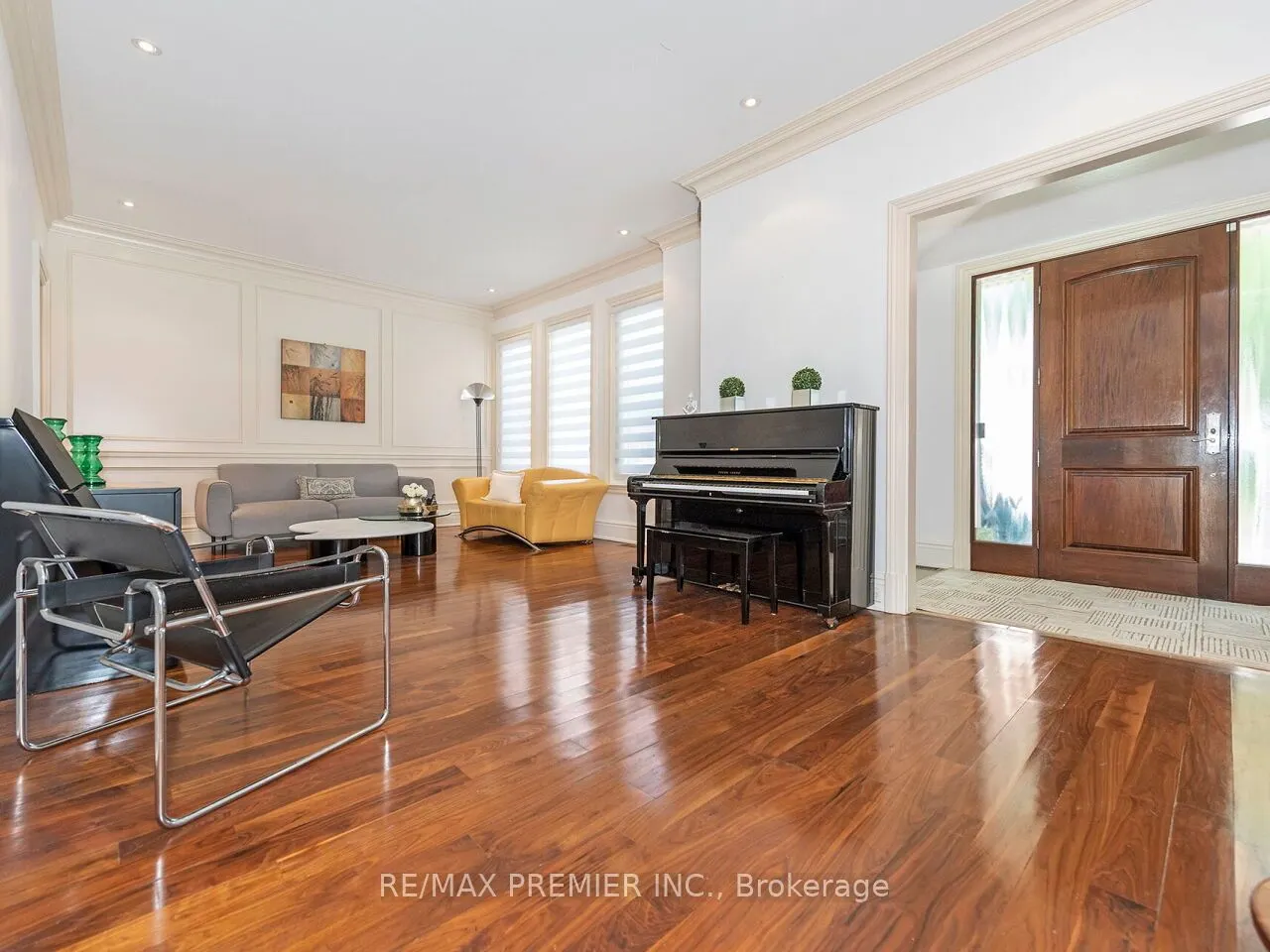 35 Yorkdale Crescent
