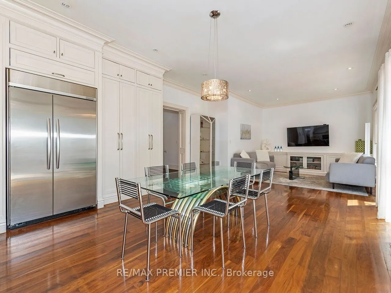 35 Yorkdale Crescent