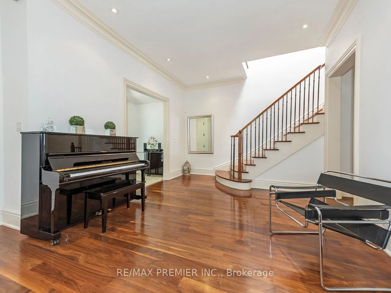 35 Yorkdale Crescent