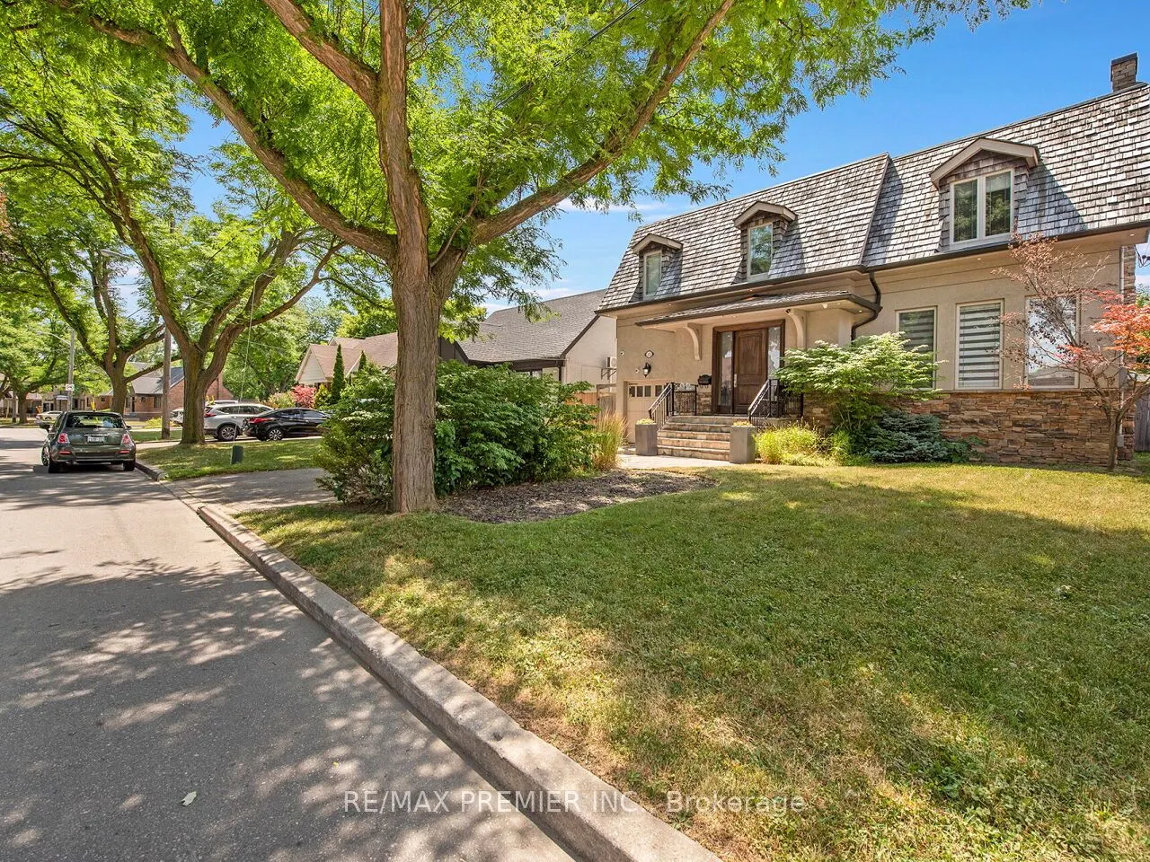 35 Yorkdale Crescent