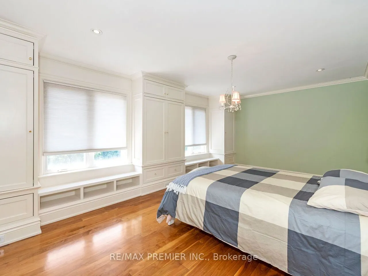 35 Yorkdale Crescent