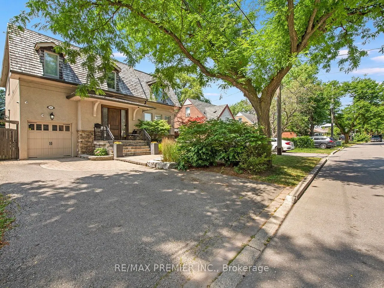 35 Yorkdale Crescent