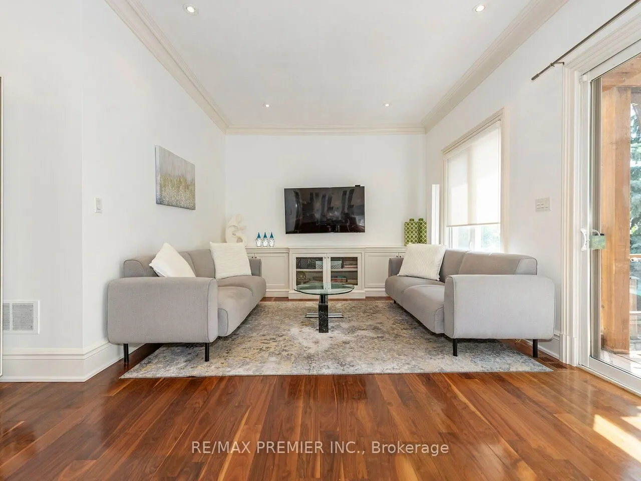 35 Yorkdale Crescent