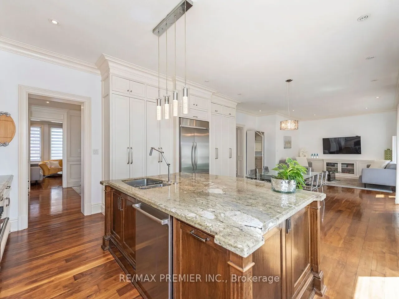 35 Yorkdale Crescent