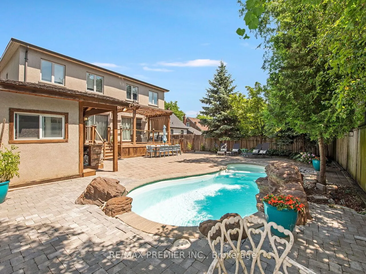 35 Yorkdale Crescent