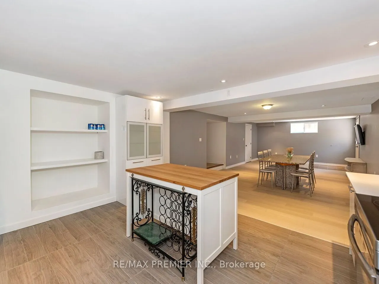 35 Yorkdale Crescent