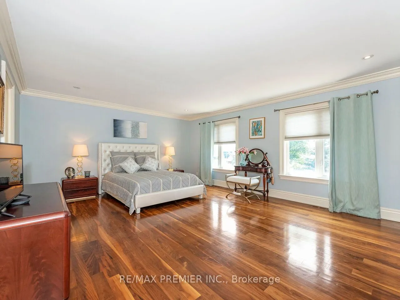 35 Yorkdale Crescent