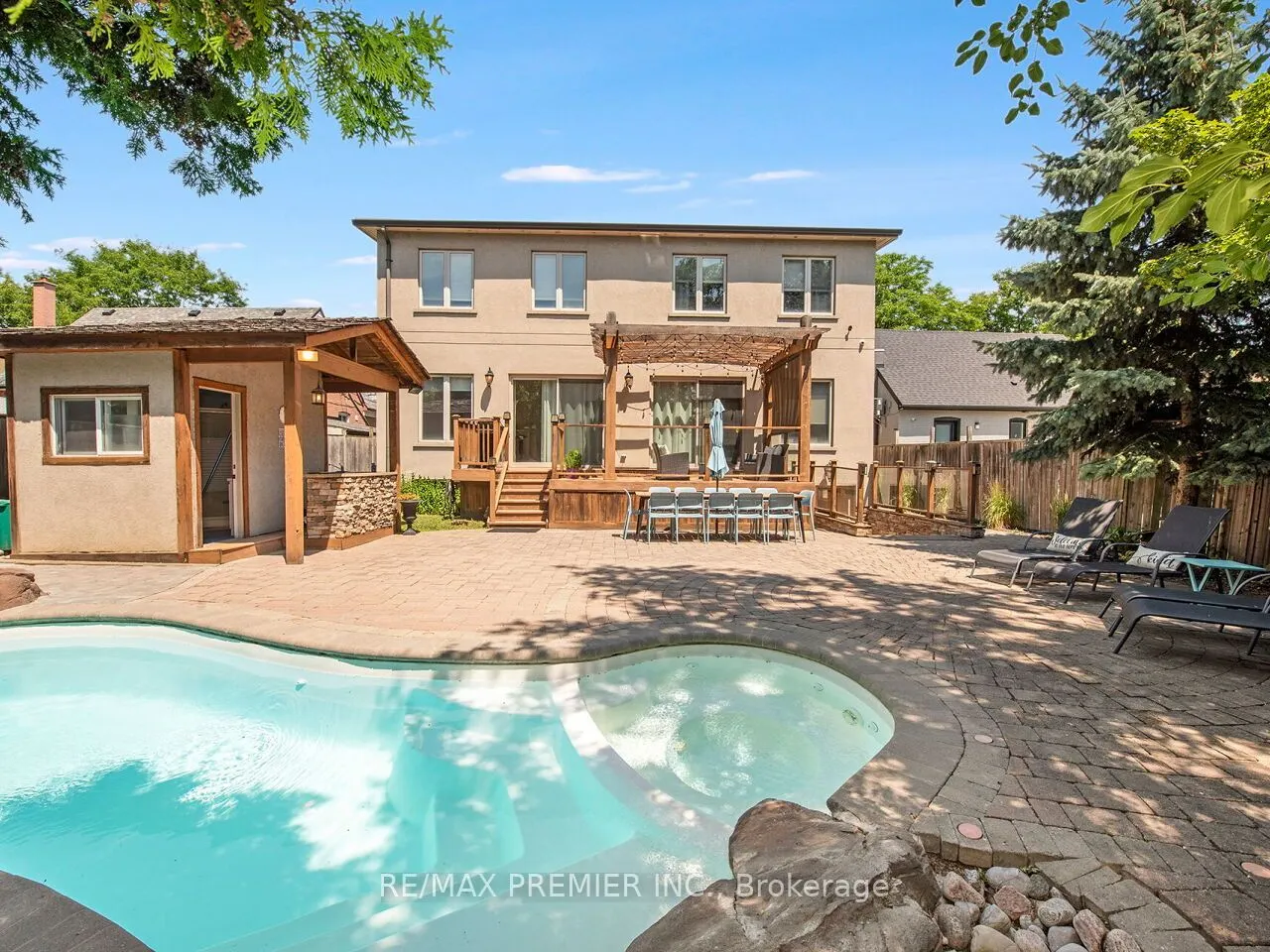 35 Yorkdale Crescent
