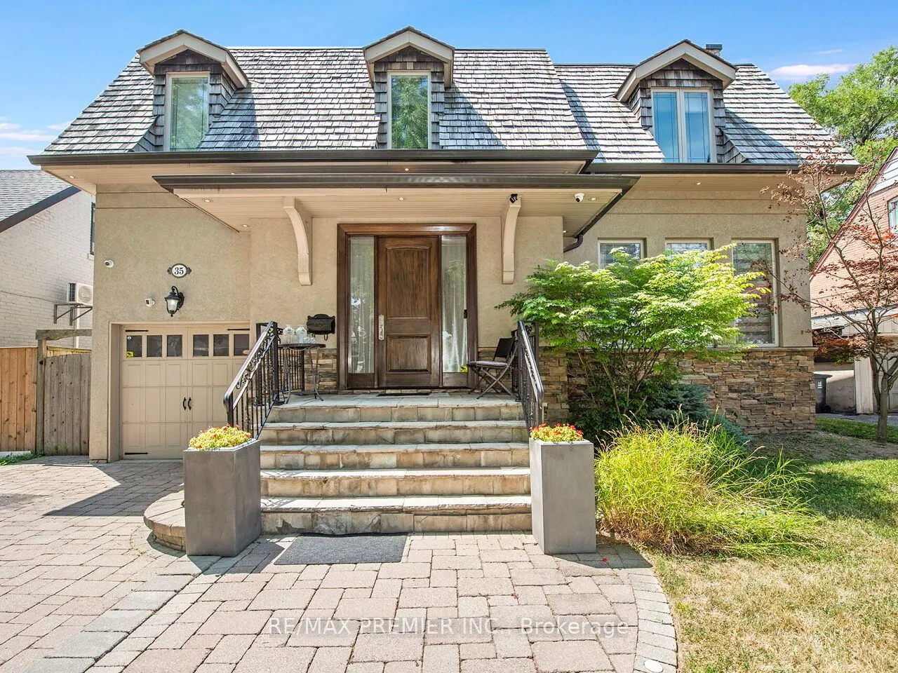 35 Yorkdale Crescent