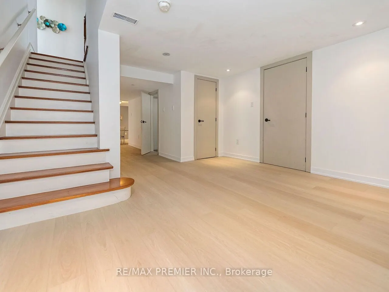 35 Yorkdale Crescent