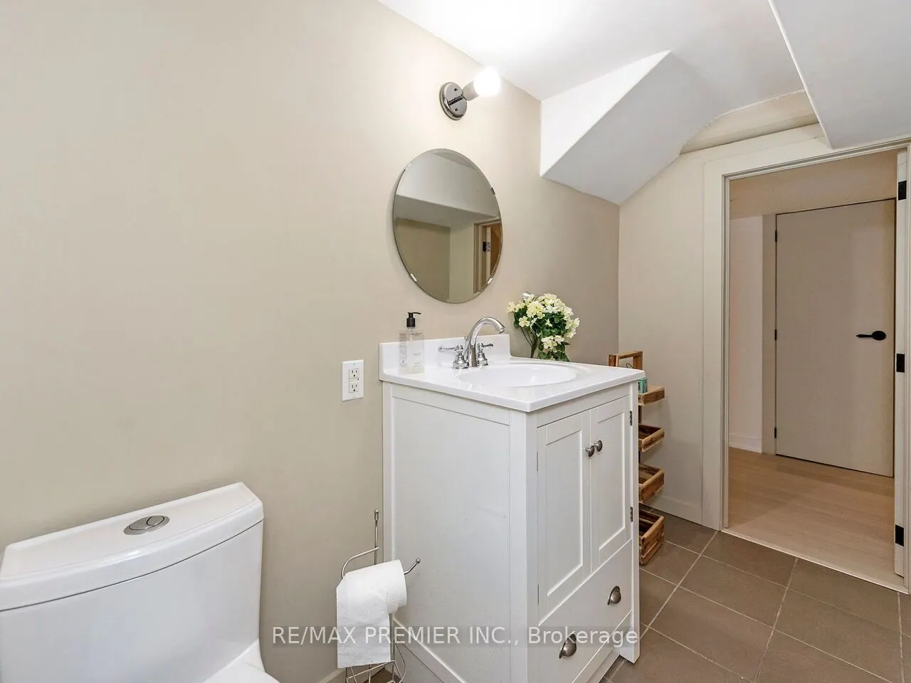 35 Yorkdale Crescent