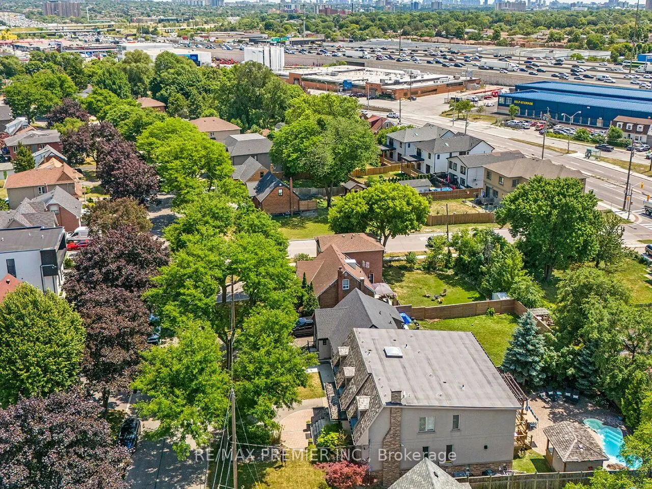 35 Yorkdale Crescent