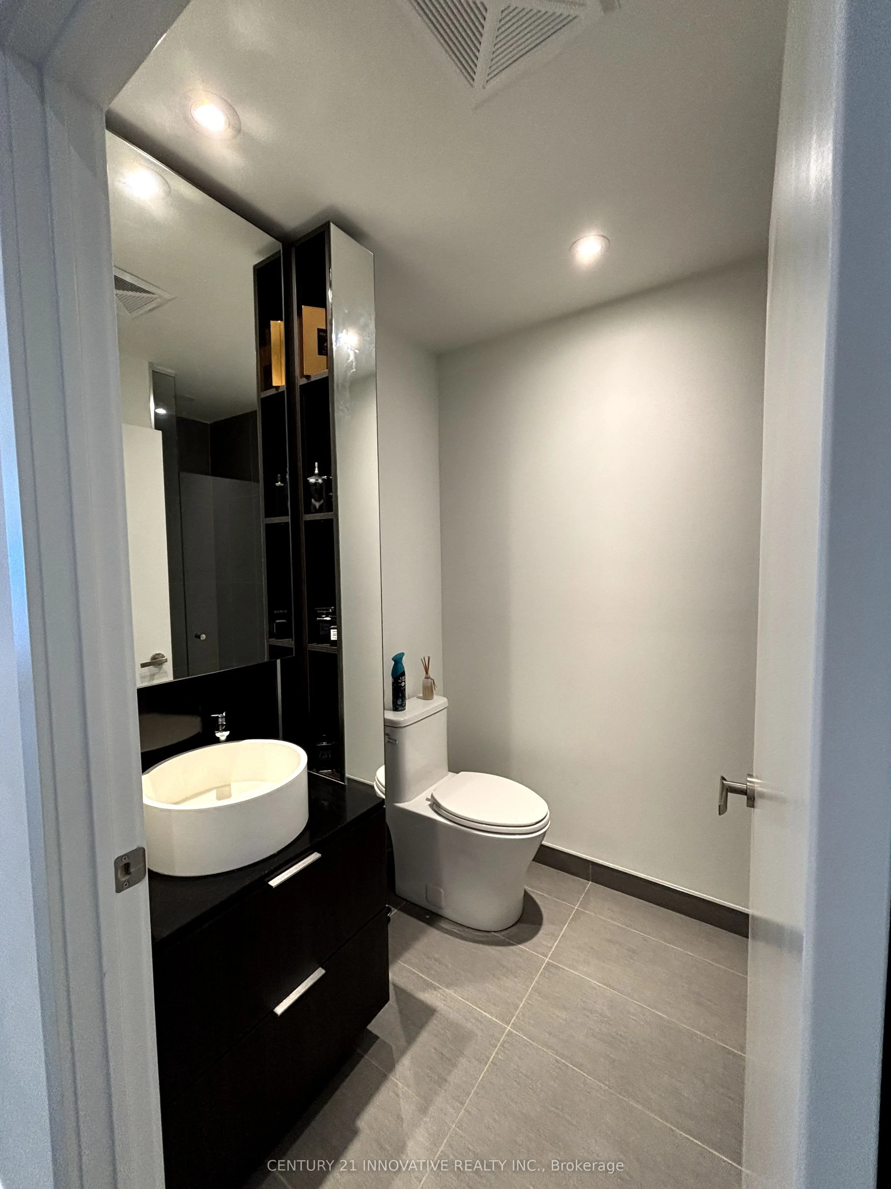 28 Ann Street, #813