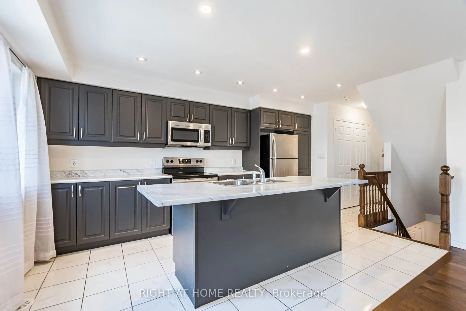 1000 Asleton Boulevard, #98