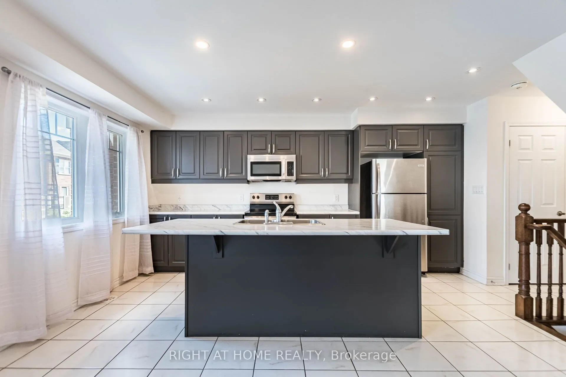 1000 Asleton Boulevard, #98