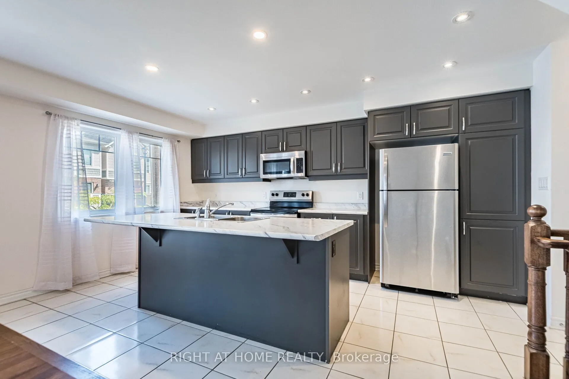 1000 Asleton Boulevard, #98