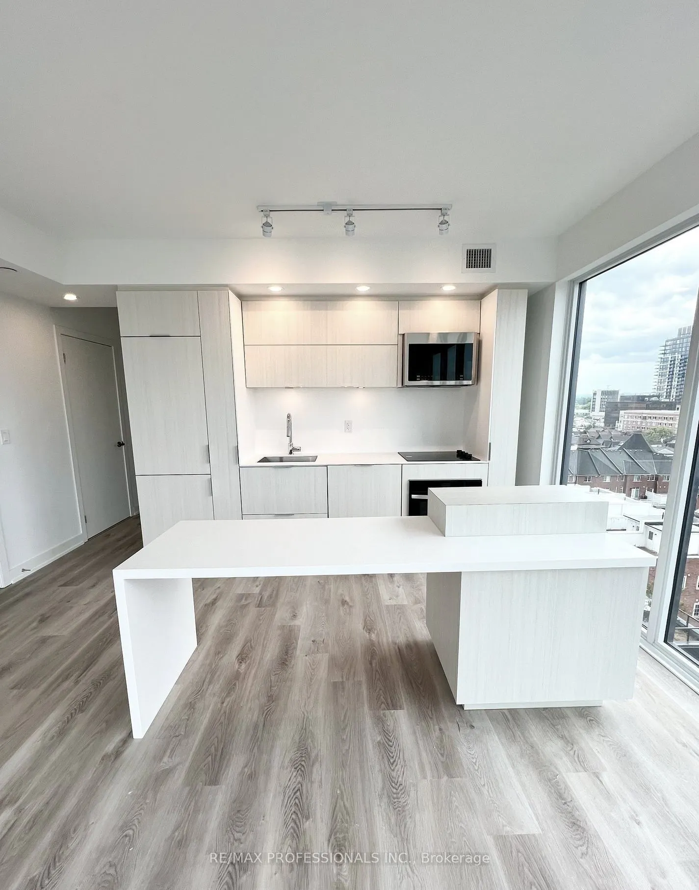 370 Martha Street, #802