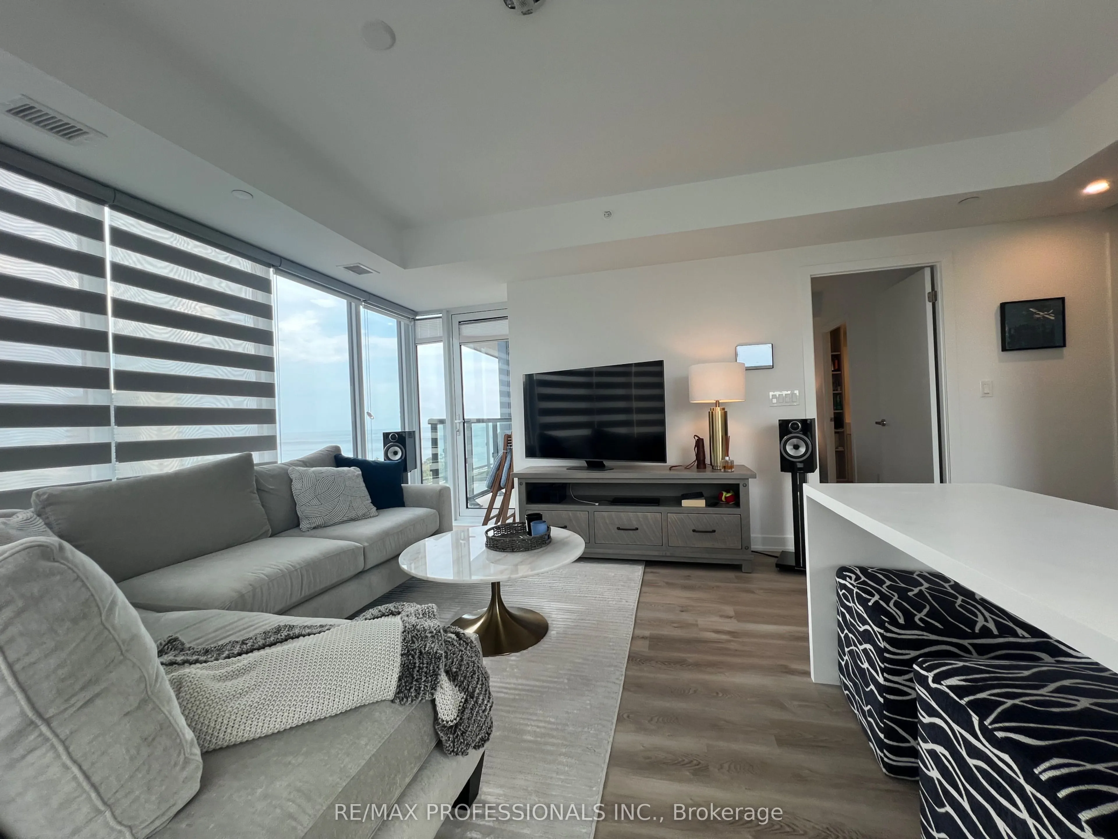 370 Martha Street, #802