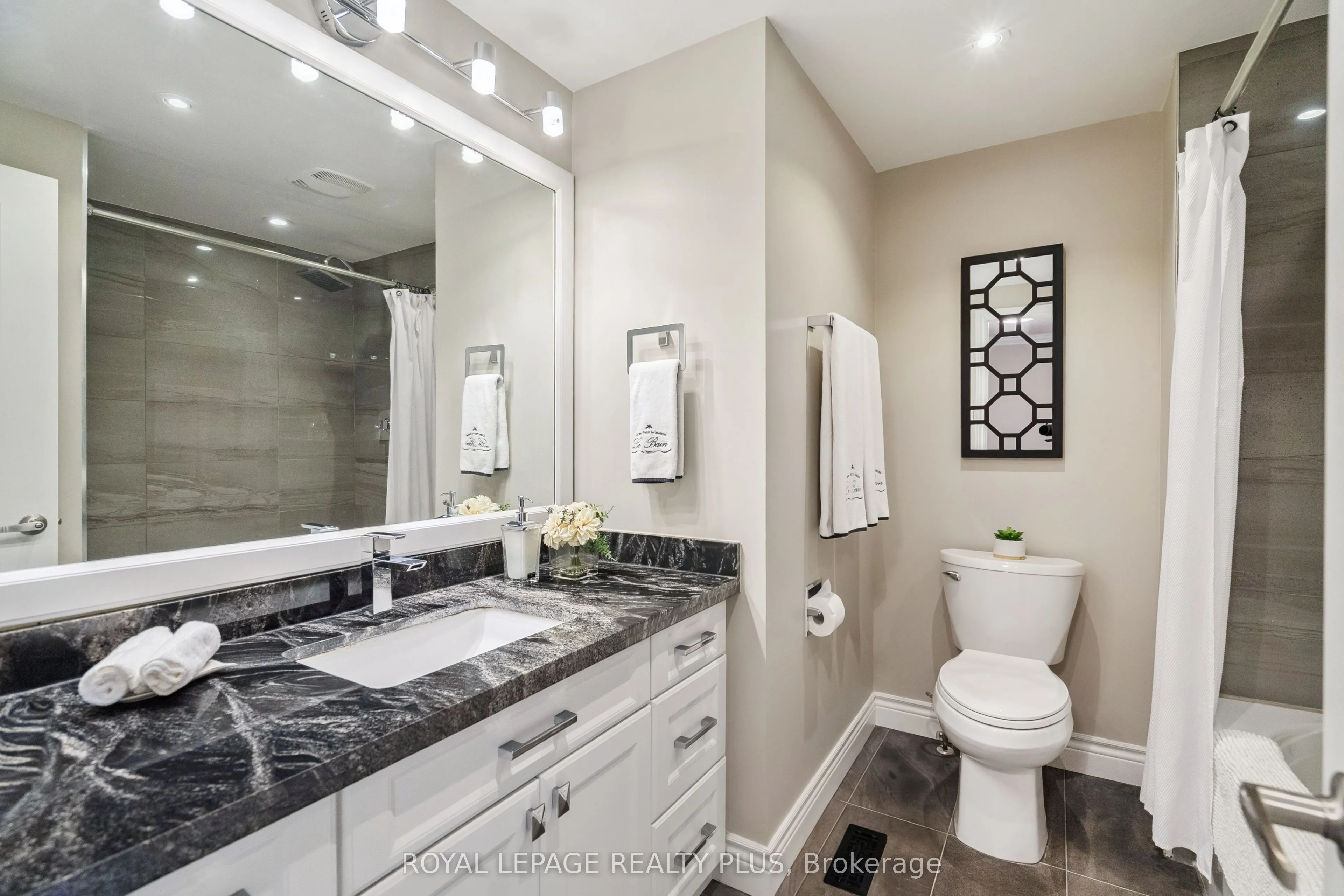 1755 Rathburn Road E, #76