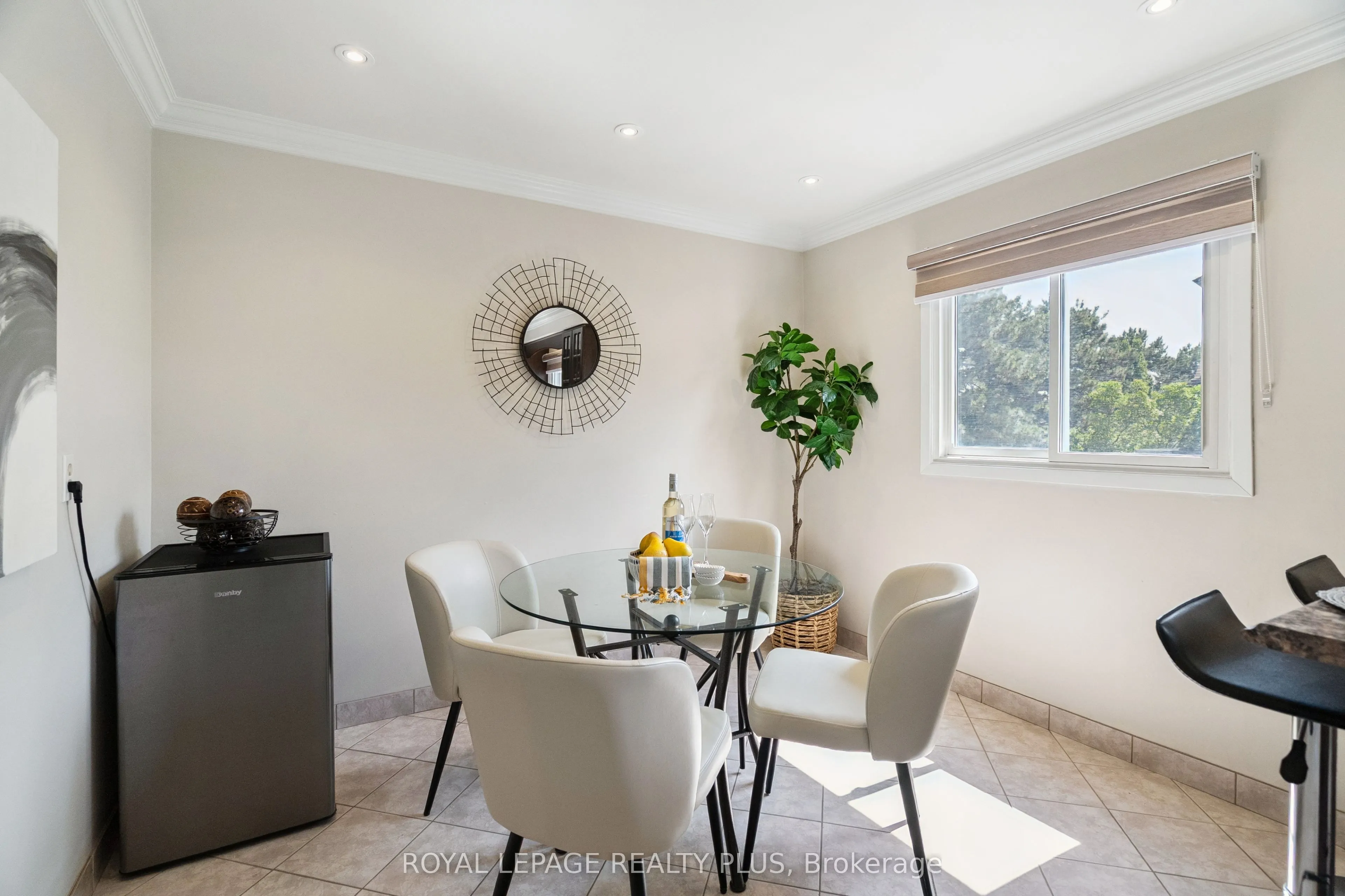 1755 Rathburn Road E, #76