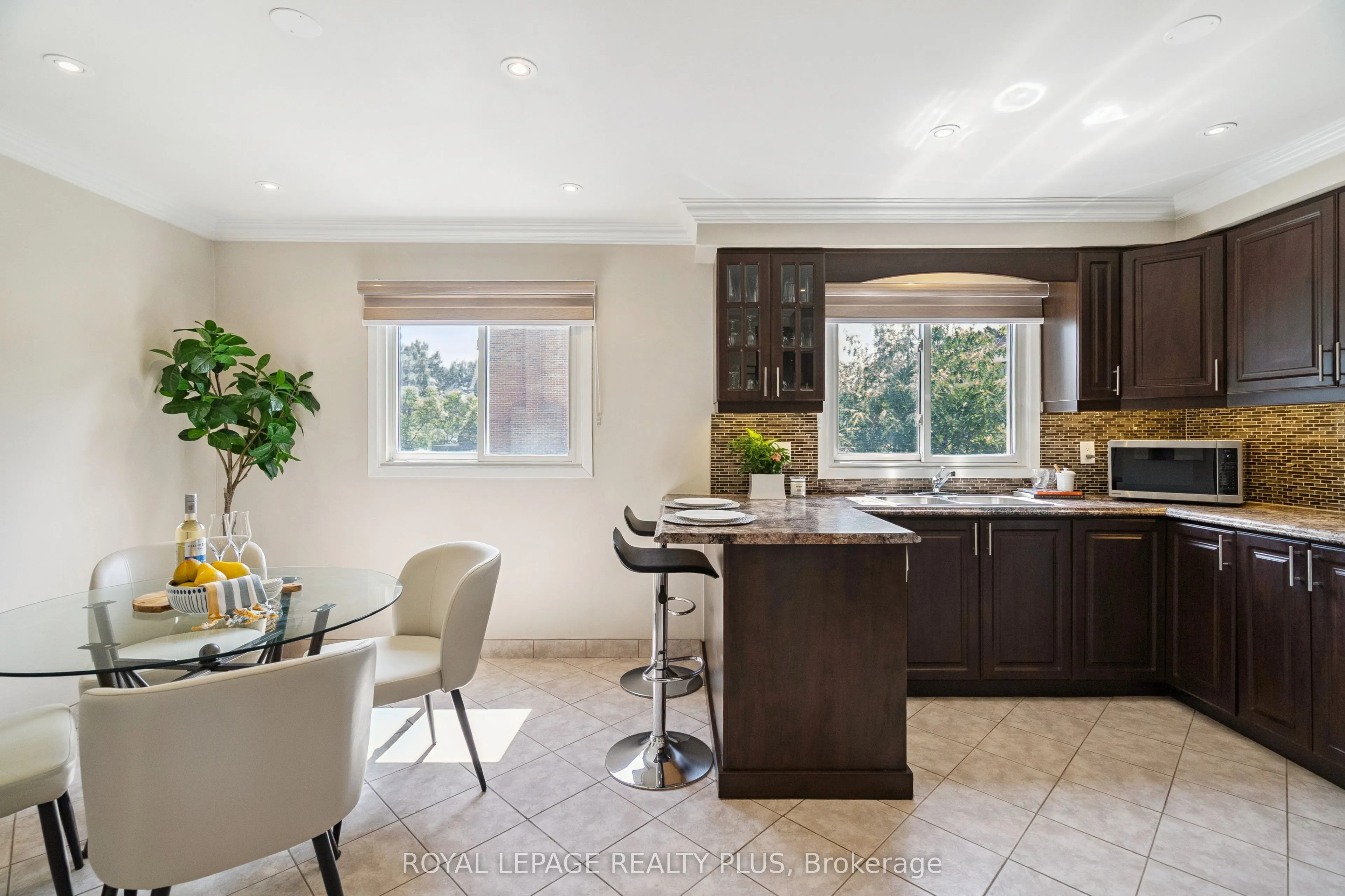 1755 Rathburn Road E, #76